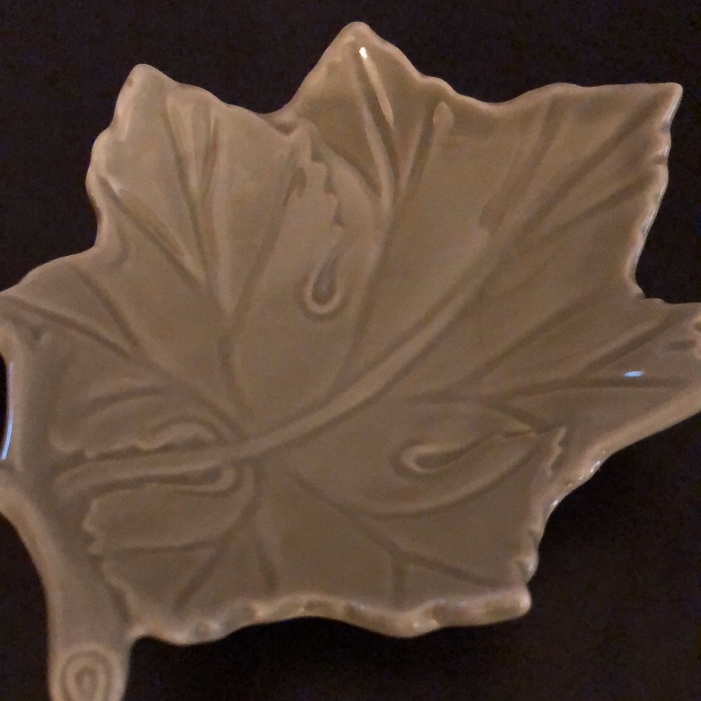 NEW LISTING! Autumn Leaf Platter w/3 Plates - Picture 8 of 8